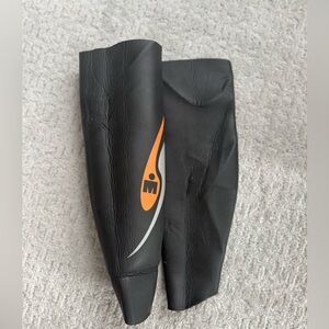 Swim sleeves / swim shins